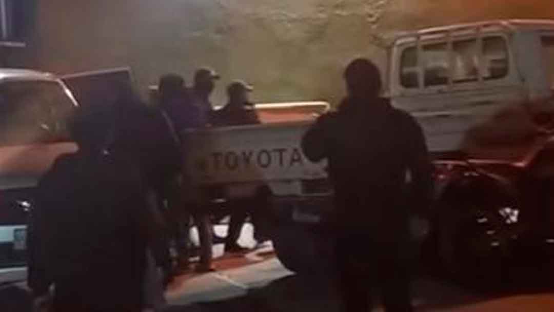 Traslado de David Quispe Machaca, dirigente de la Confederación Sindical Única de Trabajadores Campesinos de Bolivia (CSUTCB) a dependencias de la Fuerza Especial de Lucha Contra el Crimen (FELCC).