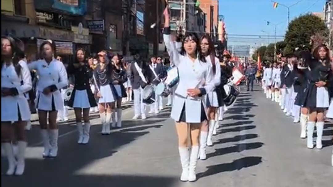 Actos cívicos y desfiles en los distritos de El Alto por el Día de la Independencia de Bolivia.