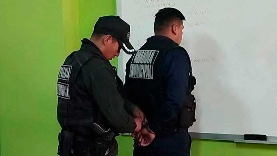 Alcaldía denuncia a guardia municipal por filtrar información de operativos a bares.