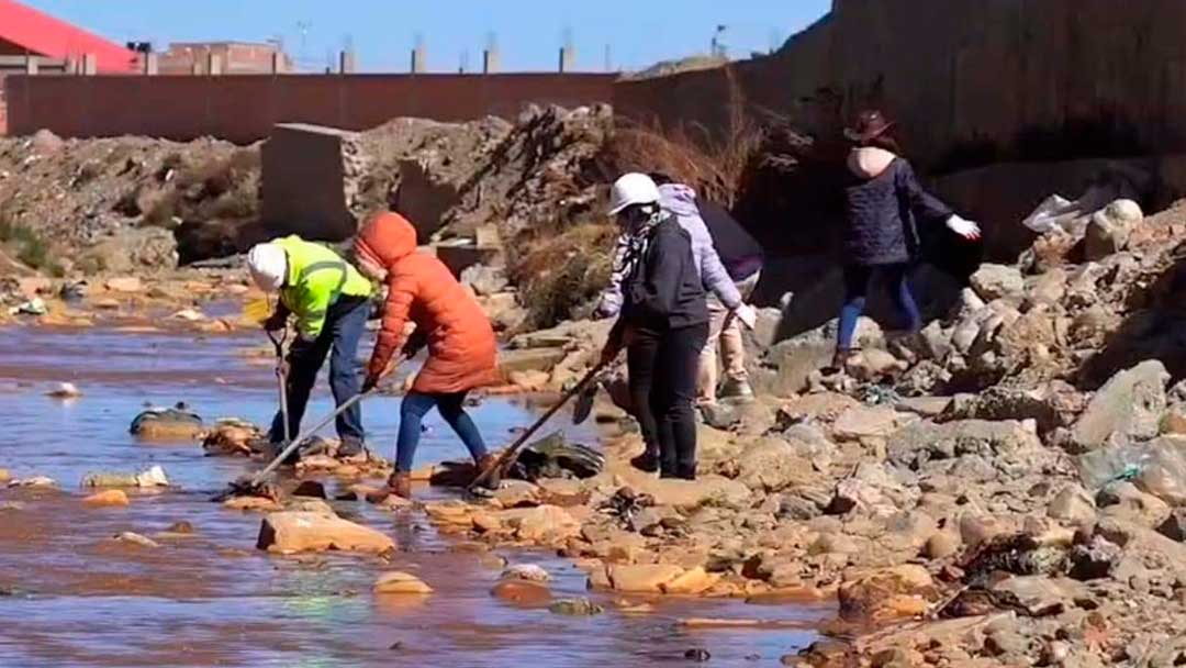 Limpieza en un río de El Alto. (Foto: GAMEA).