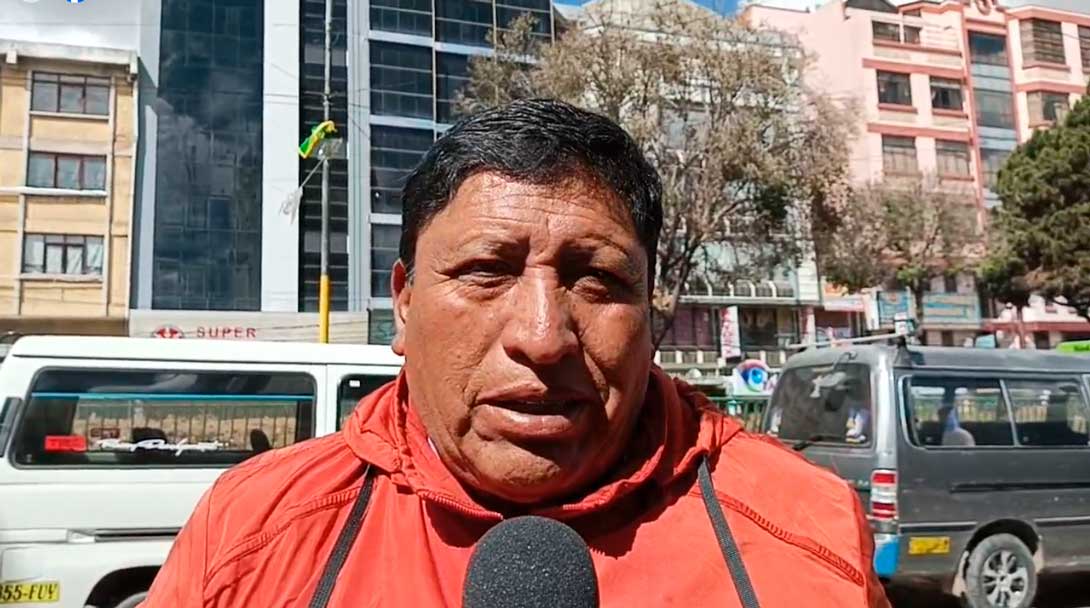 El Secretario ejecutivo del Sindicato de Choferes Asalariados de Transporte Nacional e Internacional (SCHATIN), Pedro Quispe, perteneciente al sector del transporte pesado.