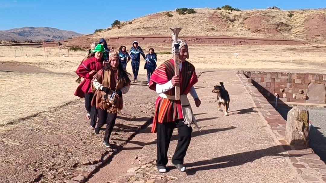 La Tea de la Libertad partió desde Tiwanaku y será recibida este mediodía en El Alto