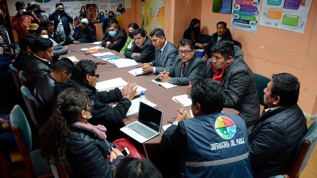 Alcaldía de El Alto, FUTECRA y Defensoría del Pueblo dialogaron sobre la actualización y mantenimiento de tasas municipales.