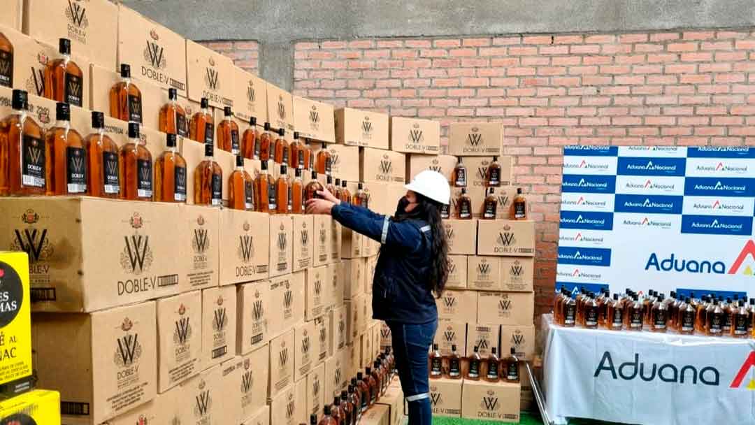 Aduana Nacional Comisa 15 Toneladas De Bebidas Alcohólicas De Contrabando En Oruro 8806