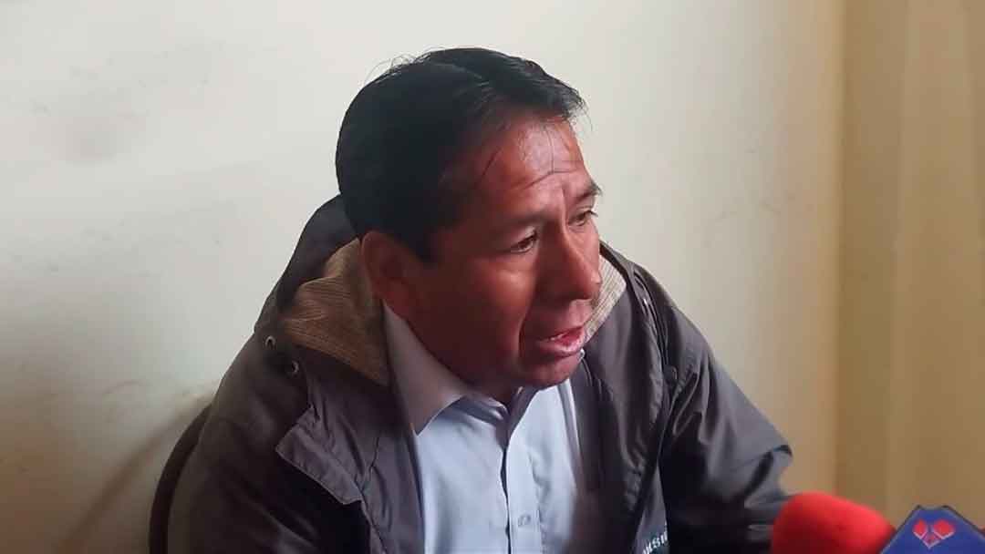 El secretario ejecutivo de la Federación de Panificadores de El Alto, Fidel Paco, en contacto con la prensa.