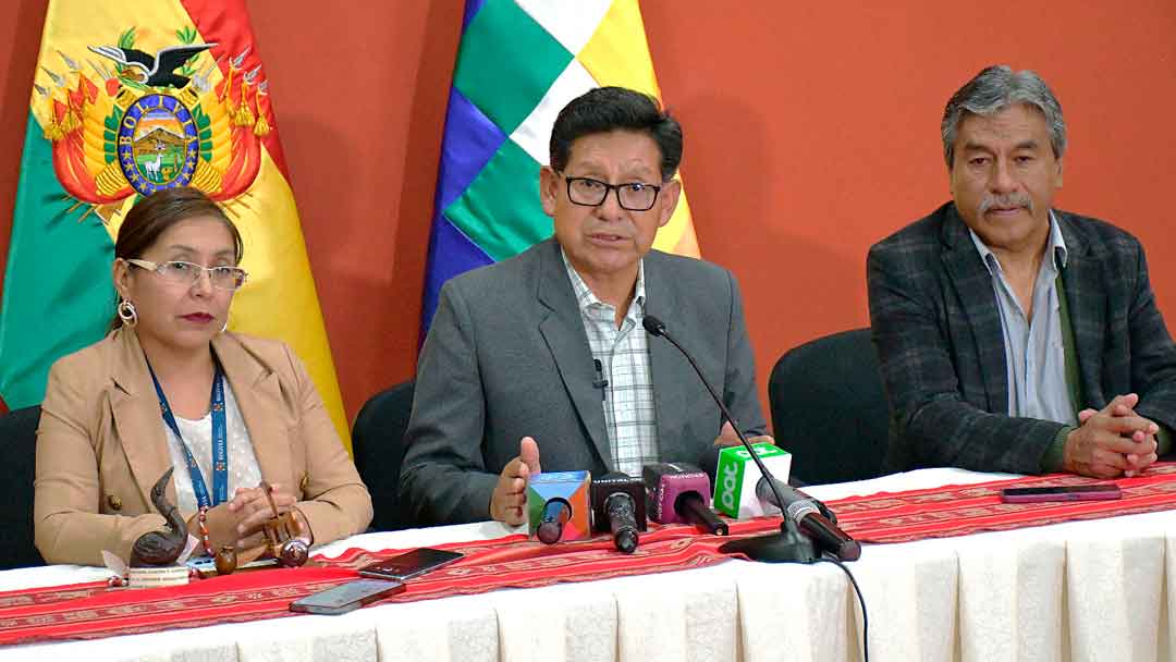 El ministro de Educación en conferencia de prensa.