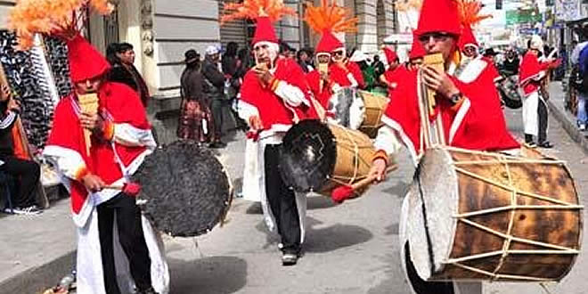 Entrada Folklórica Universitaria de la UTO