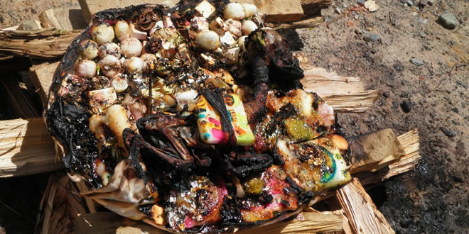 Una ofrenda durante el ritual.