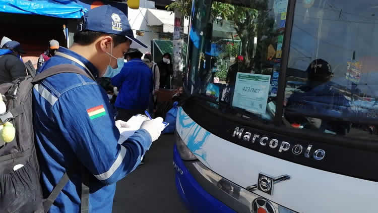 Transporte interdepartamental entre Cochabamba y La Paz.