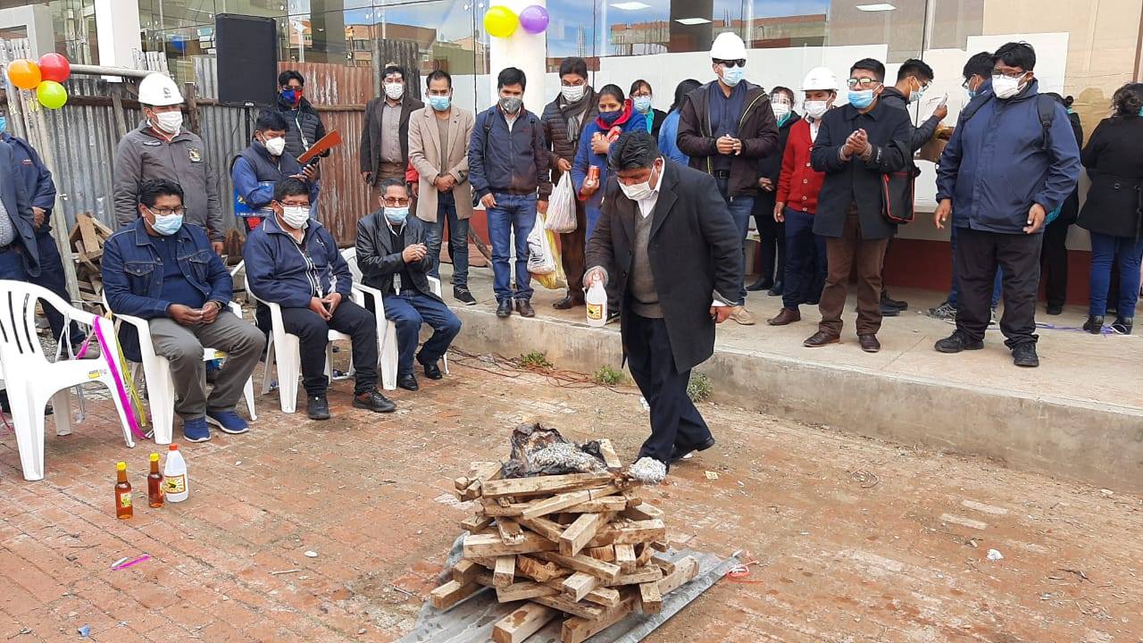 El Rector, Msc Freddy Medrano pidió a la madre tierra mejores días para la población alteña y boliviana