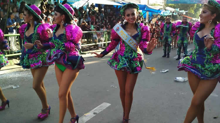 Belleza y colorido en el Corso de corsos 2018 en Cochabamba. 