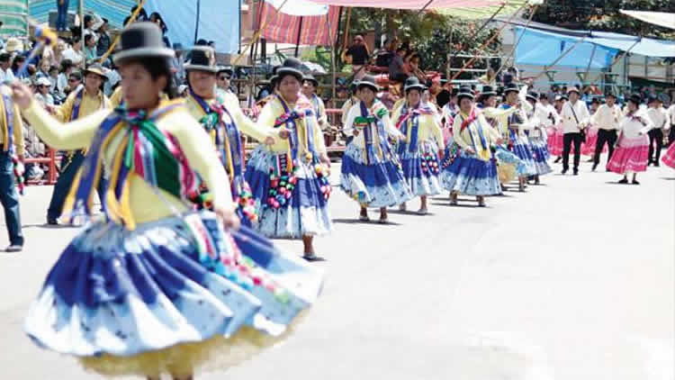 La polleras en el Corso de corsos 2018 en Cochabamba.