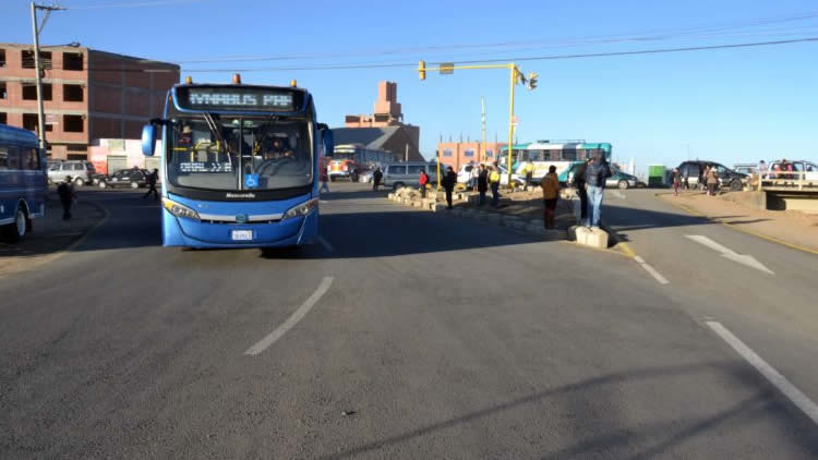 Wayna Bus en el puente Bolivia de la ciudad de El Alto.