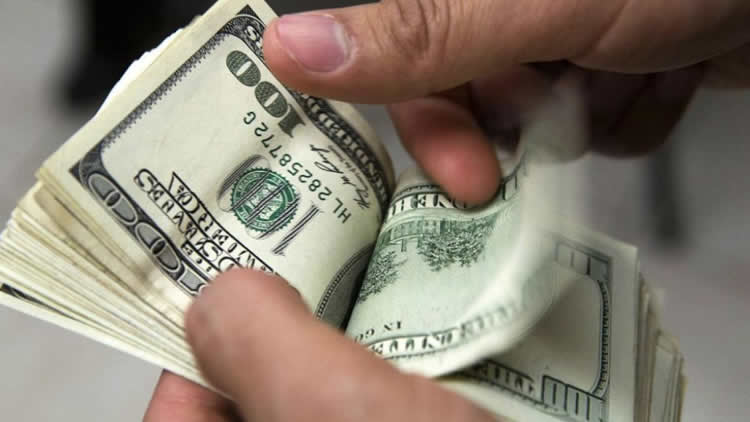 El dólar en Bolivia mantiene tipo de cambio en 6,96 bolivianos desde hace 5 años. El dólar en Bolivia mantiene tipo de cambio en 6,96 bolivianos desde hace 5 años.