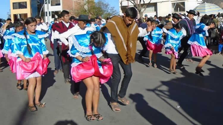 Entrada Folklórica de la Virgen de Guadalupe en la ciudad de Sucre, Bolivia.