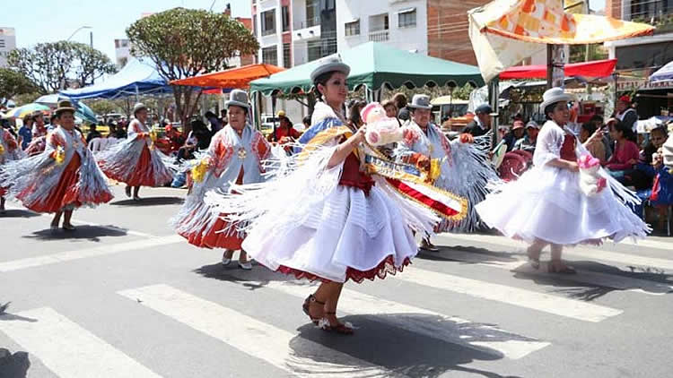 Entrada Folklórica de la Virgen de Guadalupe en Sucre