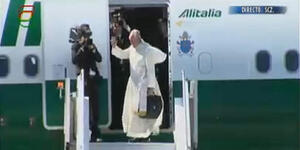 Papa Francisco deja Bolivia tras visita histórica