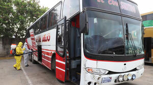 Transporte terrestre interdepartamental continúa suspendido en toda Bolivia