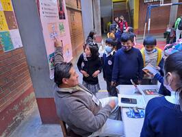 Con un código QR el libro “Teatro infantil de valores y virtudes” puede ser traducido en varios idiomas