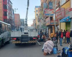 Distrito 1 de El Alto se beneficia con pavimento flexible y el cambio de luces LED