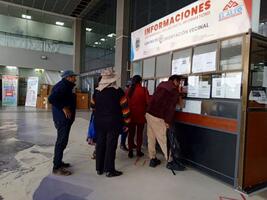 En Jach’a Uta funcionarios acompañan a personas con discapacidad y adultos mayores a oficinas