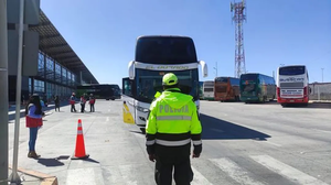 Terminales de La Paz y El Alto suspenden salidas por bloqueos en Apacheta y Laja