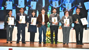 Distinguen a educadores meritorios por el Día del Maestro