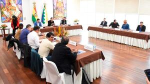 Arce se reúne con los gobernadores de los nueve departamentos