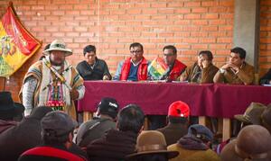 Comunarios de Caracollo levantan bloqueo en La Paz-Oruro