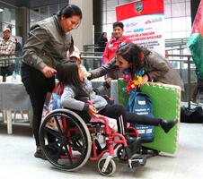 Comuna entrega 95 mochilas de rehabilitación personalizadas a niños y adolescentes con discapacidad