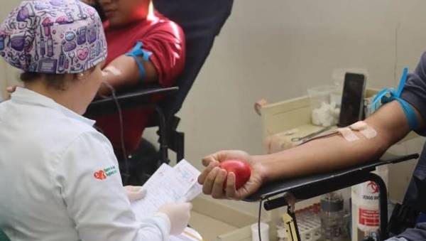 Promueven donación de sangre en universitarios para pacientes de oncología