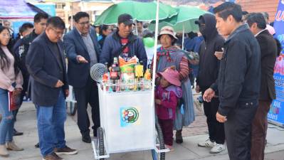 UPEA entrega 7 carritos de batido a familias pobres 