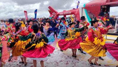 Ch’utas y pepinos aterrizan en El Alto