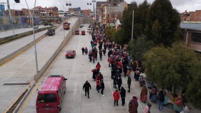 Retiran a comerciantes asentados ilegalmente en inmediaciones del Puente distribuidor de Río Seco