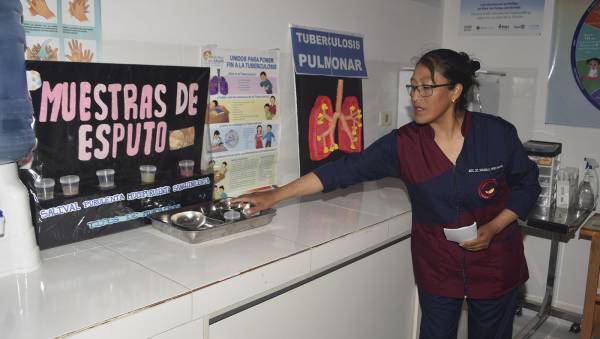 Consultorio de Enfermería de la UPEA fortalece lucha contra la tuberculosis