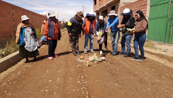 Inician obras viales de enlosetado que mejorarán la calidad de vida de seis urbanizaciones del Distrito 4