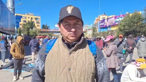 Desde El Alto, dirigente evista llama a policías y militares a «amotinarse»