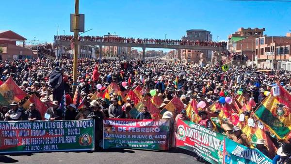 Cabildo del Distrito 7 de El Alto debate crisis nacional y demandas ciudadanas