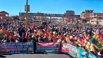 Cabildo del Distrito 7 de El Alto debate crisis nacional y demandas ciudadanas