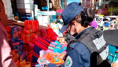 Operativos de San Juan en El Alto decomisan carne en descomposición y productos vencidos