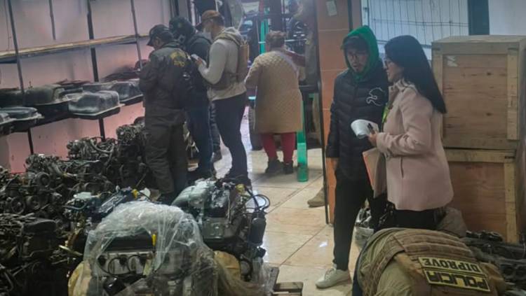 Diprove secuestra autopartes en tres inmuebles de la zona 16 de Julio de El Alto