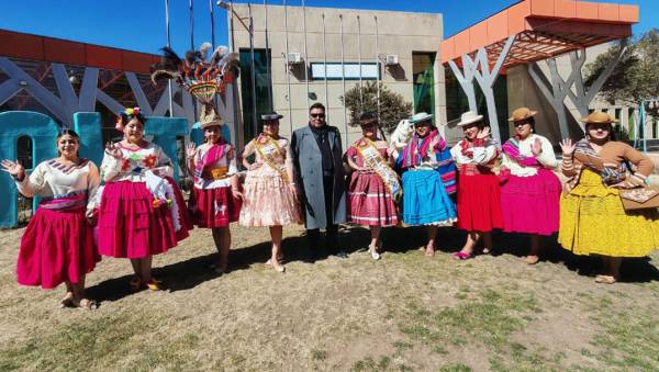 El Alto corona a las nuevas Cholitas Alteñas Paceñas 2026
