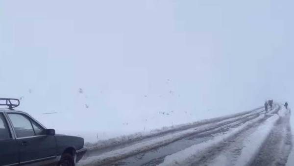 Suspenden salidas de buses desde La Paz por intensa nevada y congelamiento de vías