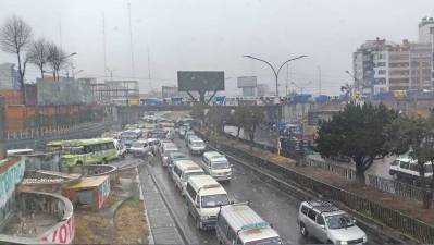 Intensa nevada en El Alto cubre con su manto blanco las calles y viviendas