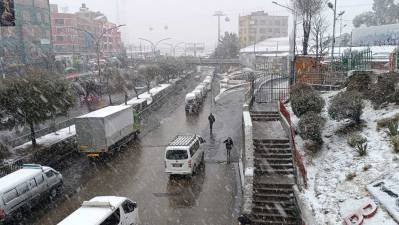 ABC restringe el tránsito en varias carreteras por intensas nevadas