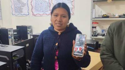 Internet satelital mejora el acceso a la educación digital de estudiantes en El Alto