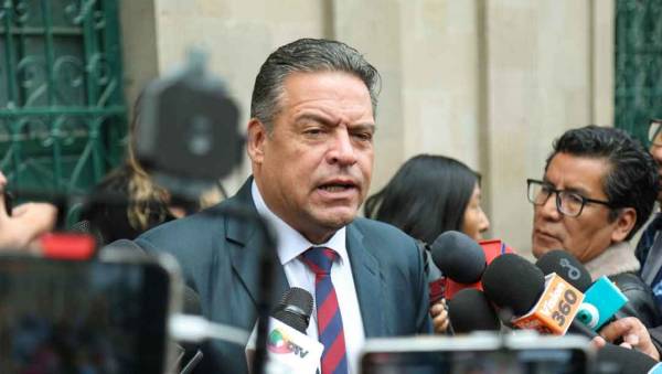 Gobernador de La Paz pide a panificadores considerar la economía de familias ante posible alza del pan